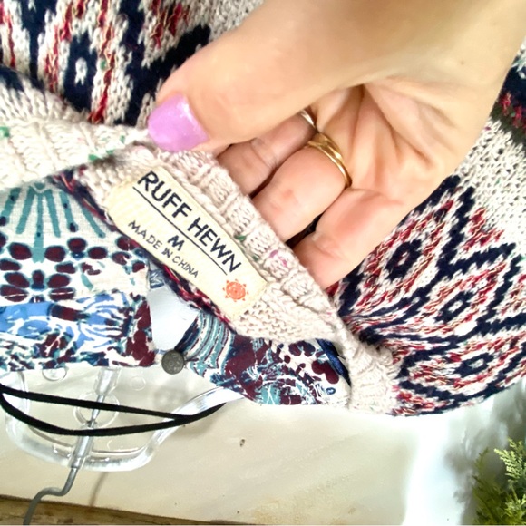 Wool blend poncho knit sweater w Aztec/southwestern/praire/fairisle/cottage vibe - Picture 8 of 12